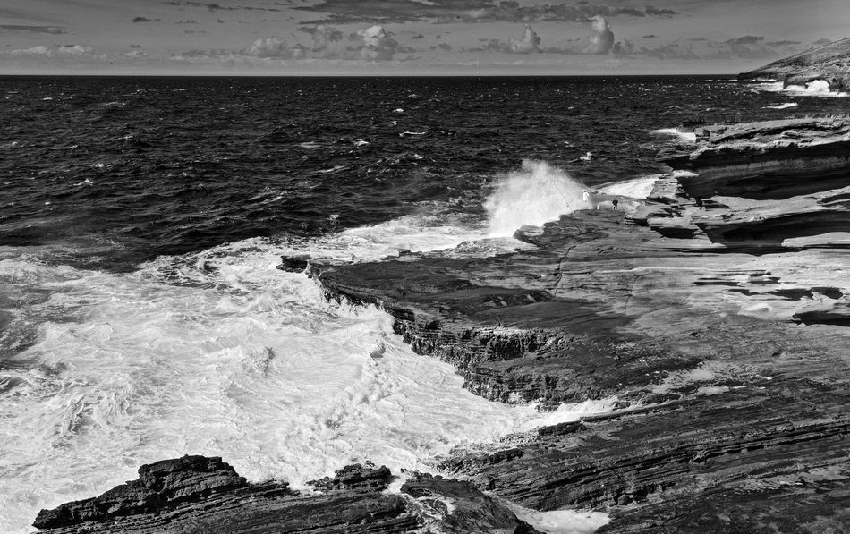 Fishing at the edge, Koko Head shoreline